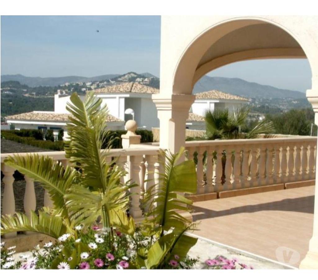 Annonce maison Espagne - Photos Vivastreet Calpe Villa 3 Ch. 2 SDB Piscine privée Beau jardin fleuri 