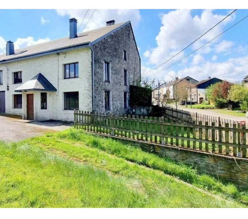 Annonce maison Baillamont - Photos Vivastreet Bièvre : agréable maison avec jardin, 2-3 chambres.