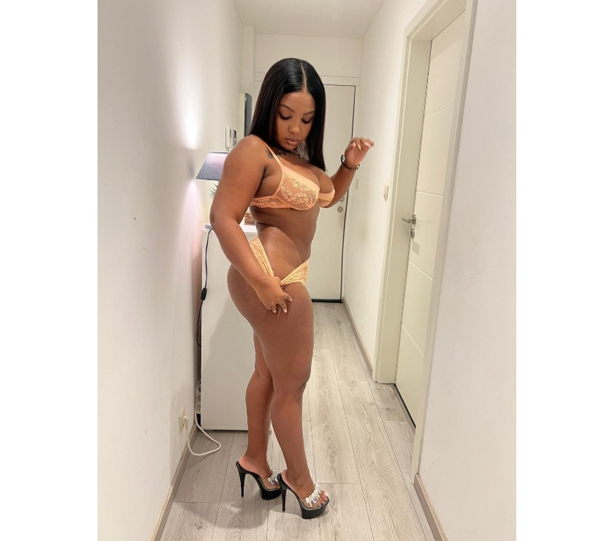 Escort Aubange Athus - Photos Vivastreet Karol, passionnée et sensuelle.