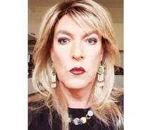 Travesti soumise suce
