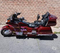 AV une splendide Moto goldwing 1500