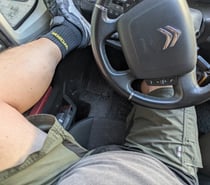 Ouvrier dans sa camionnette