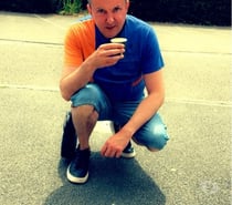 Cherche jeune mec pour relation platonique