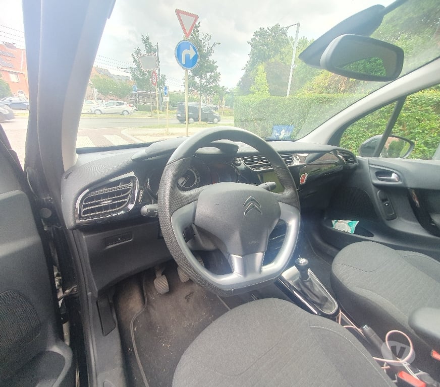 Voiture à vendre Jette - Photos Vivastreet citroen c3 2016 1.2 ESSANCE EURO6B 16100KM CARNET