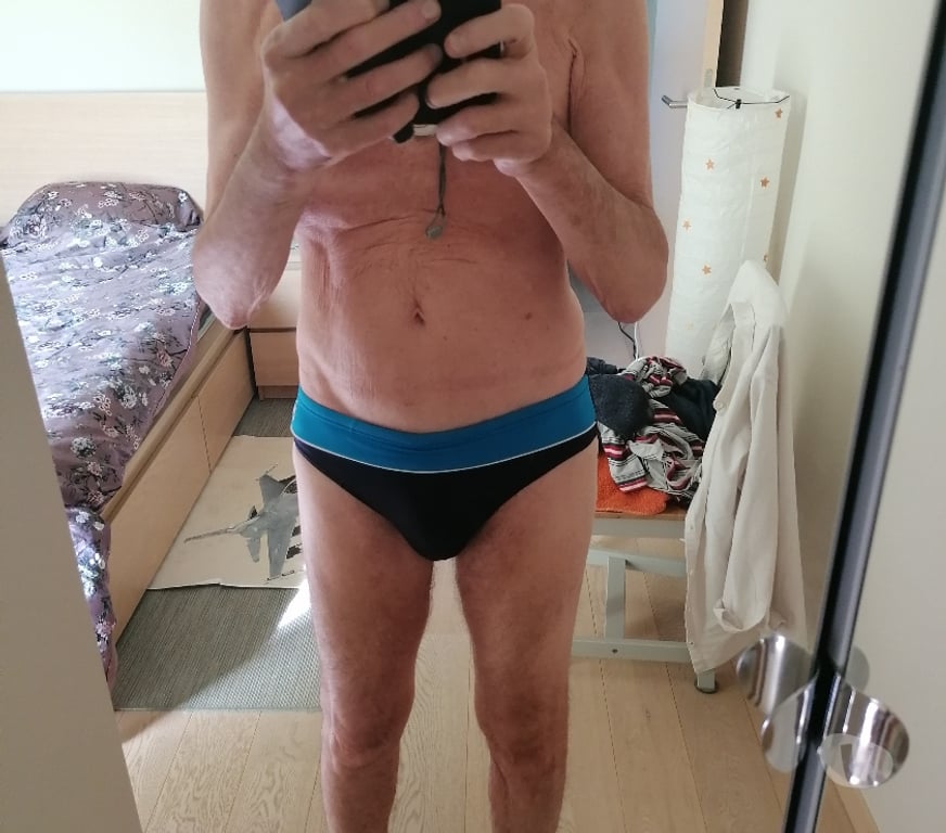 Gay Namur Bouge - Photos Vivastreet Montre d'abord ton superbe corps nu recto verso et bite en