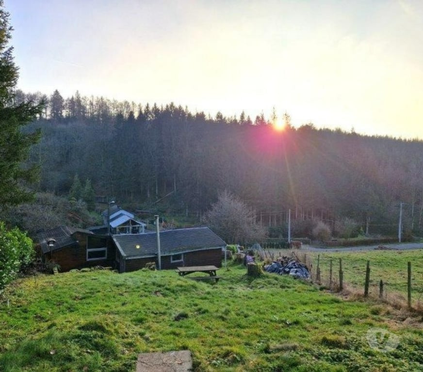 Annonce maison Bertrix - Photos Vivastreet AUBY-SUR-SEMOIS : Agréable chalet avec terrasse et jardin.