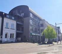 Bertrix centre: bel appartement, 2ch, balcon, ascenseur.