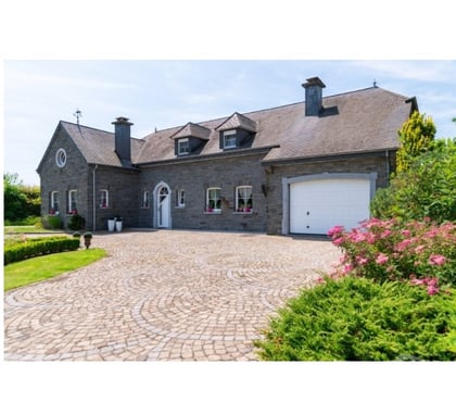 Annonce maison - Photos Vivastreet 5575 Patignies : Magnifique propriété, 5ch-3sdb, piscine.
