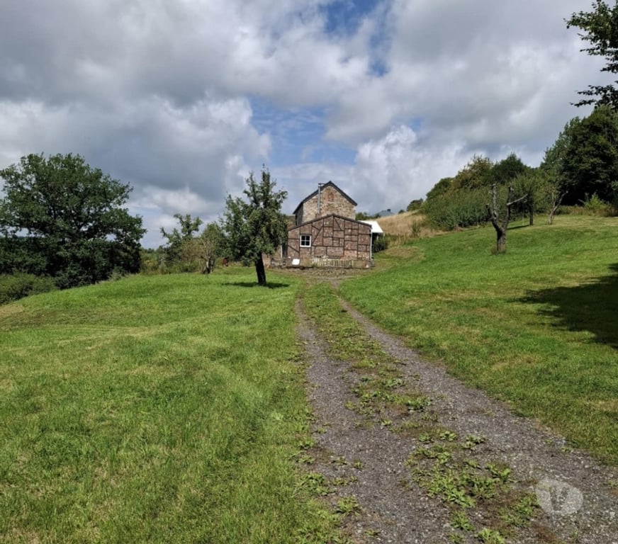 Annonce maison Dison Mont - Photos Vivastreet corps de ferme à rénover avec terrains constructibles