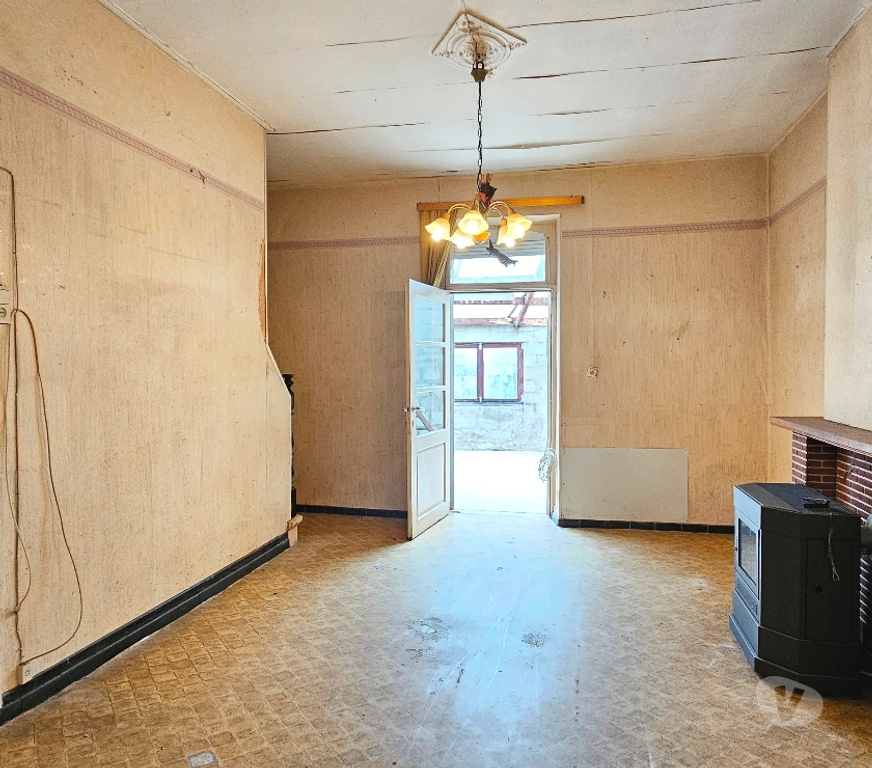 Annonce maison Sambreville - Photos Vivastreet Maison à rénover, 4 chambres, garage et jardin à Velaine