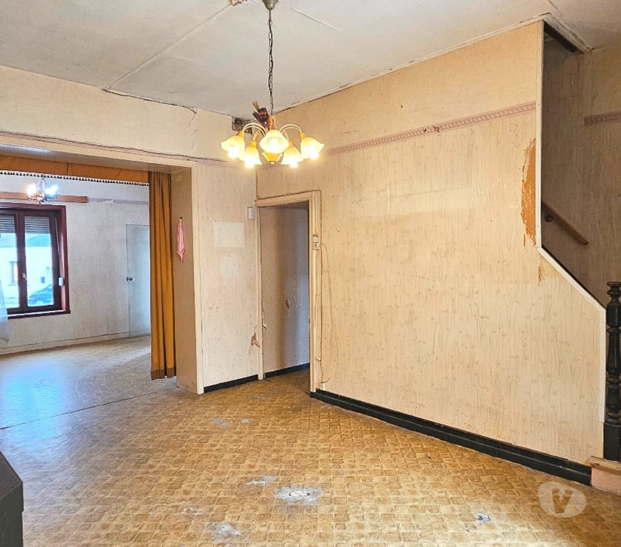Annonce maison Sambreville - Photos Vivastreet Maison à rénover, 4 chambres, garage et jardin à Velaine