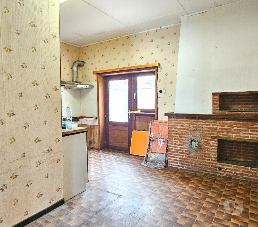 Annonce maison Sambreville - Photos Vivastreet Maison à rénover, 4 chambres, garage et jardin à Velaine