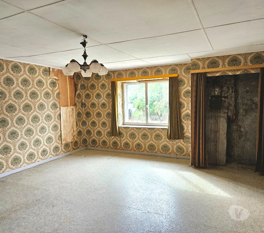 Annonce maison Sambreville - Photos Vivastreet Maison à rénover, 4 chambres, garage et jardin à Velaine