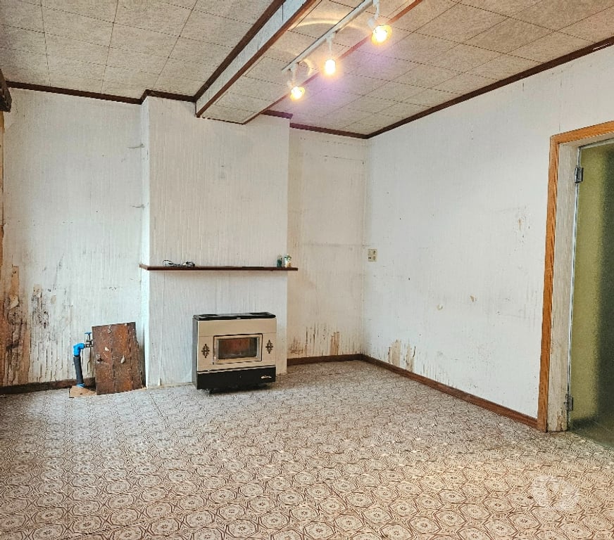 Annonce maison Sambreville - Photos Vivastreet Maison à rénover, 4 chambres, garage et jardin à Velaine