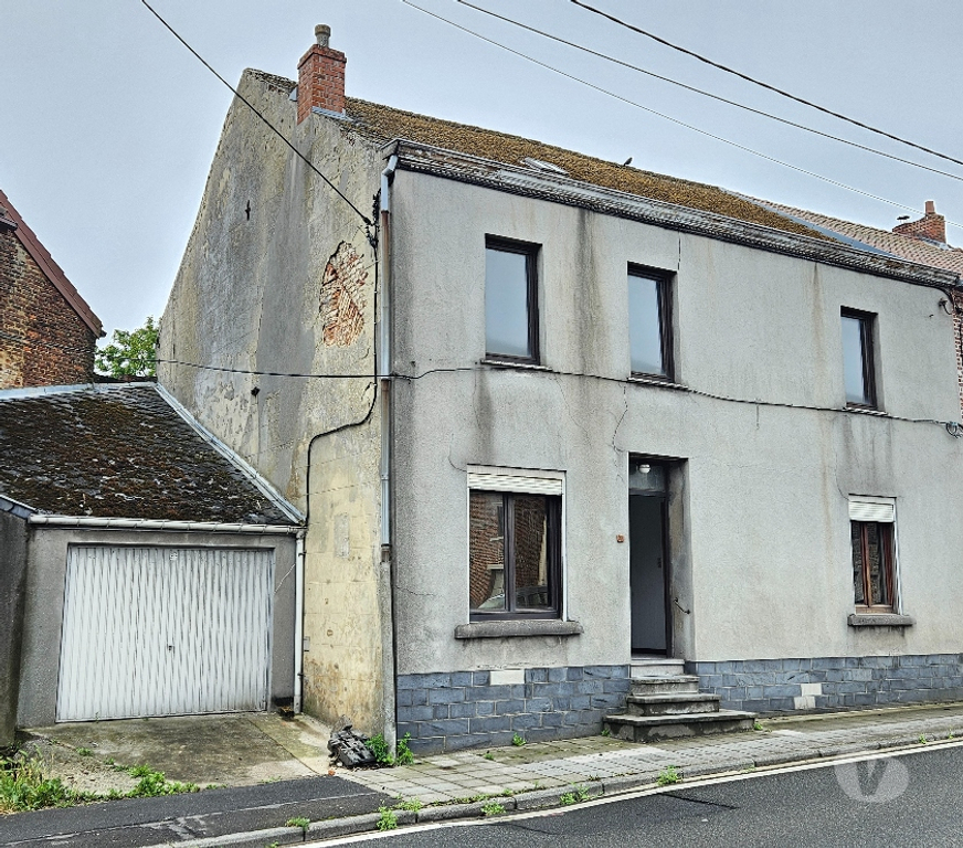 Annonce maison Sambreville - Photos Vivastreet Maison à rénover, 4 chambres, garage et jardin à Velaine