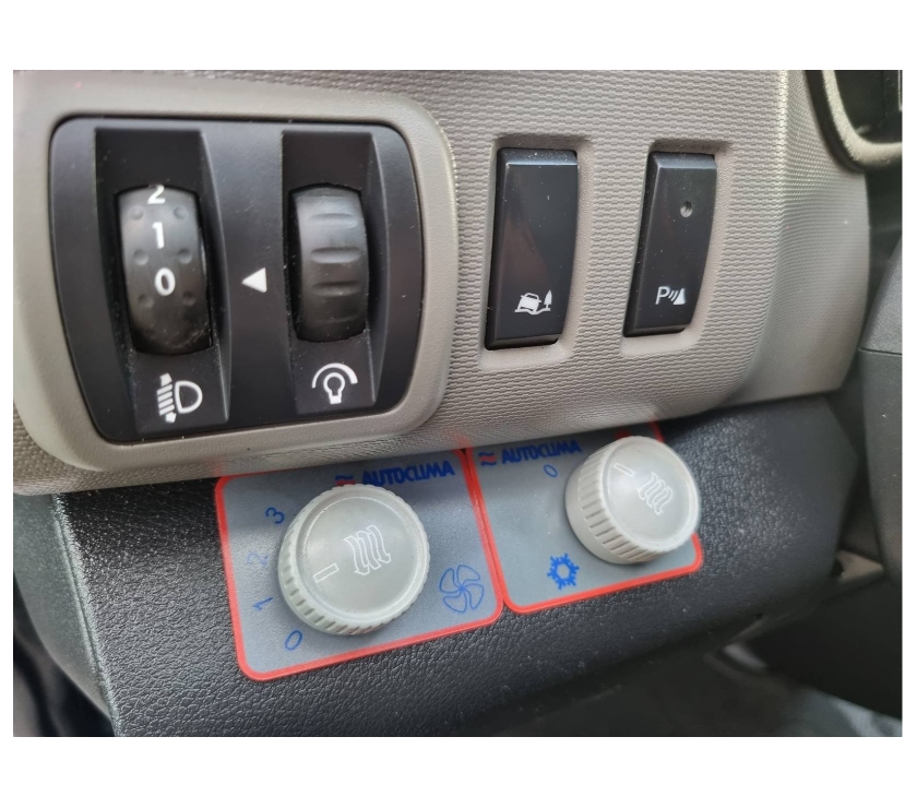 Véhicules commerciaux & utilitaires d'occasion Pont-de-Loup - Photos Vivastreet Renault Trafic L2H2 11 2017 EURO6 1.6DCI 125CV AIRCO CRUISE