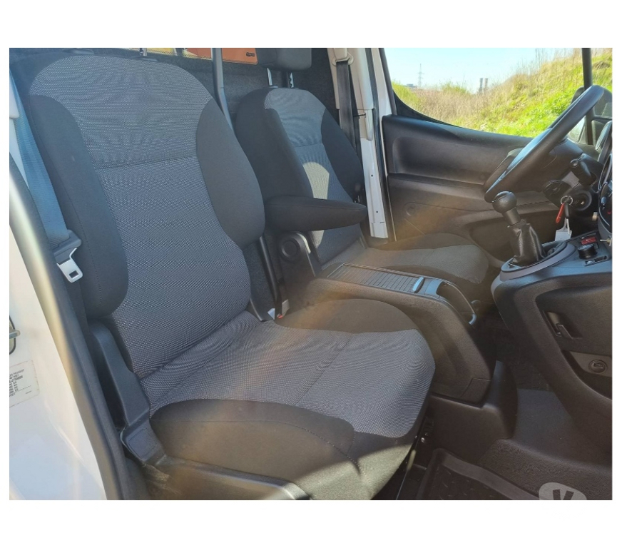 Véhicules commerciaux & utilitaires d'occasion Pont-de-Loup - Photos Vivastreet Peugeot Partner 7 2018 1.6hdi euro6 Gps airco Cruise control