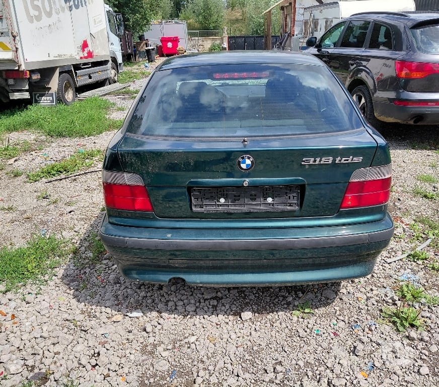 Voiture à vendre Gilly Gilly-Centrum - Photos Vivastreet A vendre BMW 318d année 2001