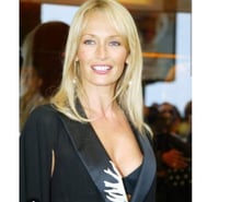 Femme caucasienne ou arabe pour gentleman black