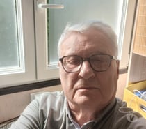 tu as envie de sucer un sénior de 75 ans