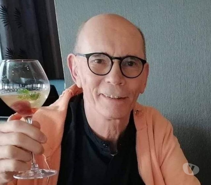 exhib Namur Bouge - Photos Vivastreet Bel homme et mince rasé n'ayons pas peur des mots
