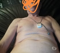 Je crois qu'un bel homme mince rasé et bien membré