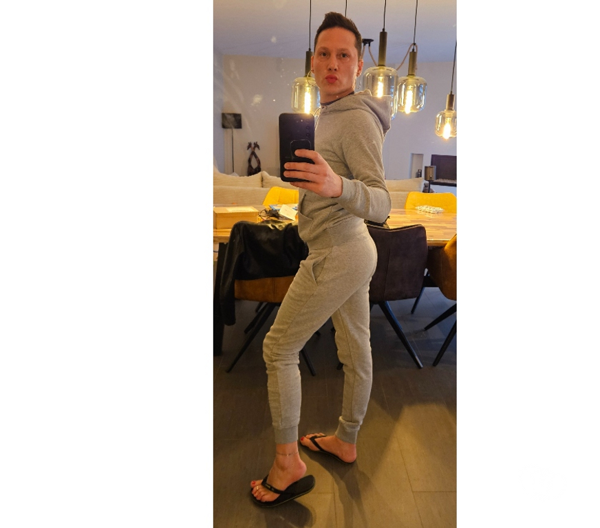 Gay Ans Ans-Centrum - Photos Vivastreet CHIENNE VOUS SUCE DISCRÈTEMENT PARKING OU CAMPAGNE