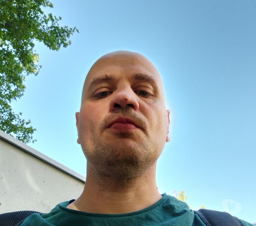 Hommes > Femmes La Louvière - Photos Vivastreet Salut David sportif je recherche une relation sérieuse