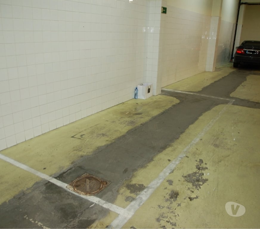 Location parking & garage Jette - Photos Vivastreet Place de parking dans le garage d'une co-propriété