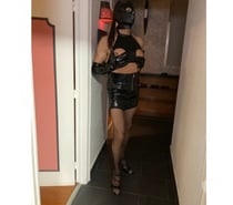 Dominatrice androgyne recherche sa soubrette