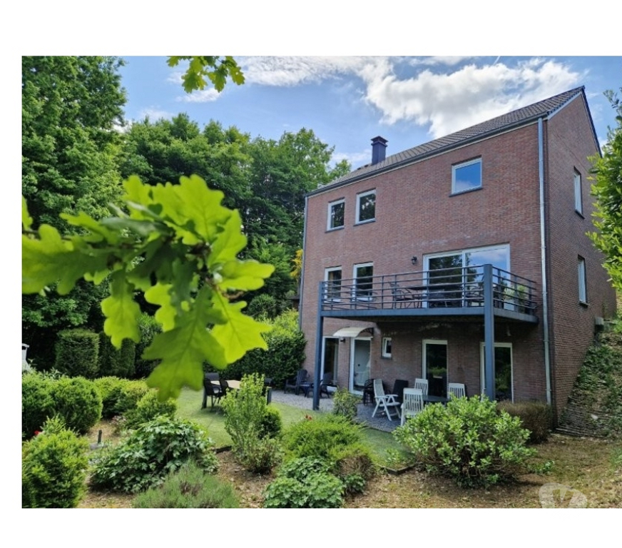 Annonce maison Bouillon Bouillon-Centrum - Photos Vivastreet Bouillon : spacieuse maison, 4ch - 2sdb. Belle vue.