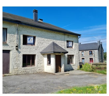 Annonce maison - Photos Vivastreet BIEVRE centre : agréable maison à rénover avec jardin.