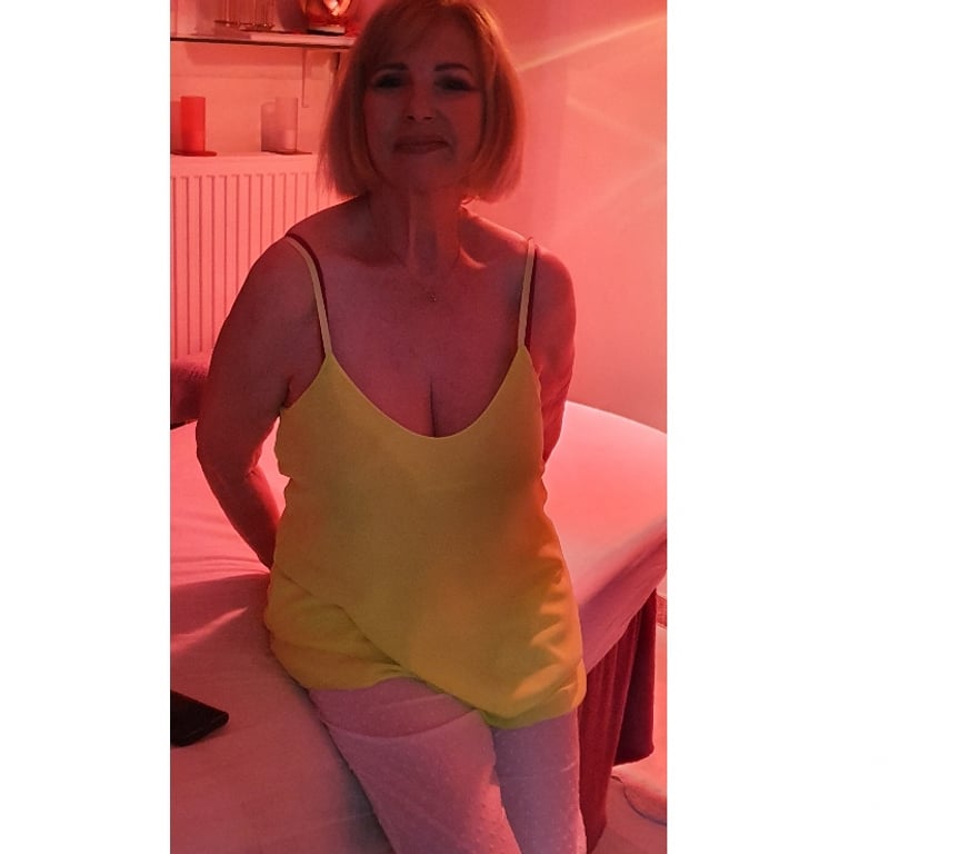 Escort Ferrières - Photos Vivastreet massage relaxant et pierres chaudes