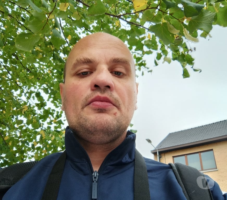 Hommes > Femmes La Louvière - Photos Vivastreet David sportif je recherche une relation sérieuse et amitié