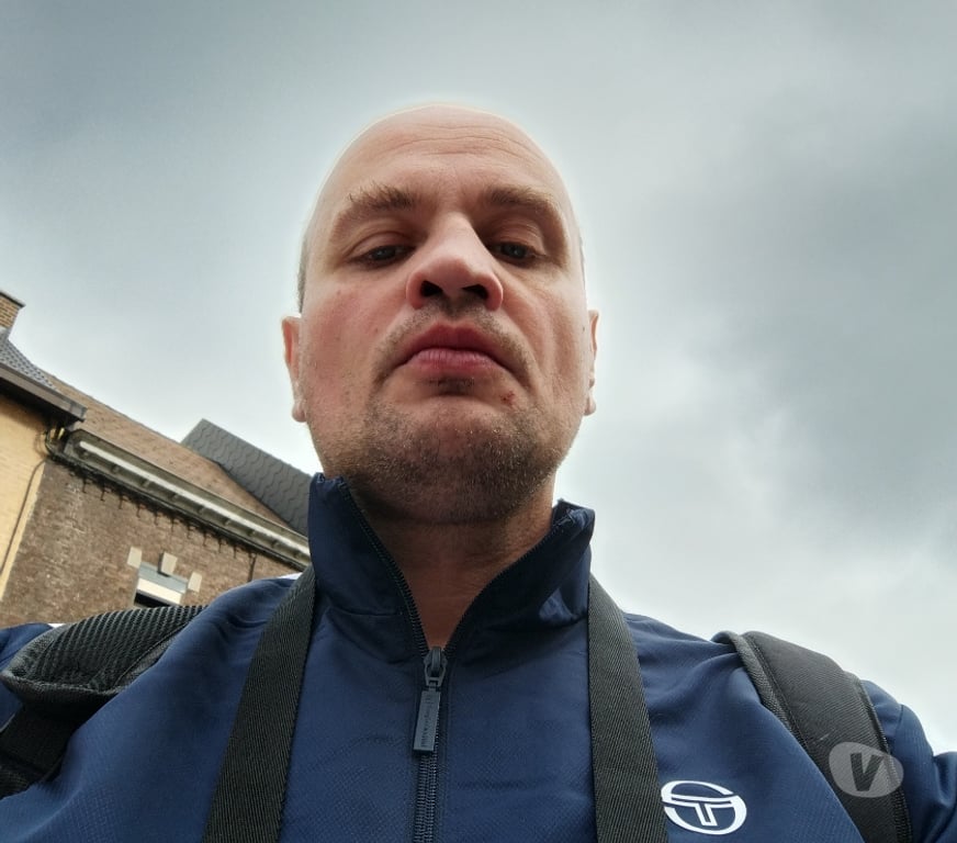 Hommes > Femmes La Louvière - Photos Vivastreet David sportif je recherche une relation sérieuse et amitié