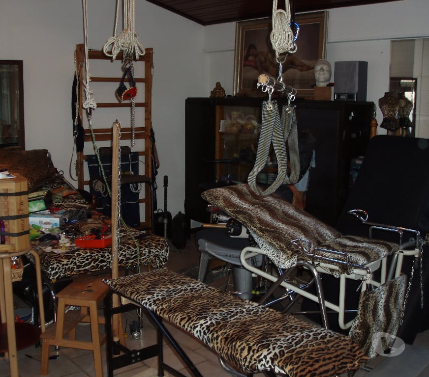 exhib Mons Cuesmes - Photos Vivastreet BDSM donjon à Mons