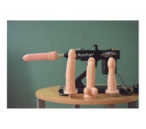 Tu veux essayer une fuck machine et gode ceinture ?