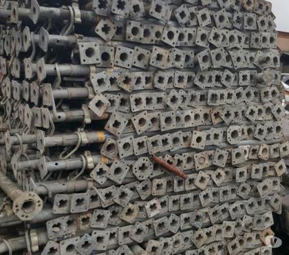 Matériel agricole Bonnert Arlon - Photos Vivastreet Etais Doka Eco 350 - 30.000pc de stock 