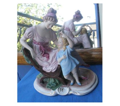 Décoration - art Montauban Tarn-et-Garonne - Photos Vivastreet Biscuit Porcelaine du Japon, femme sur un banc 