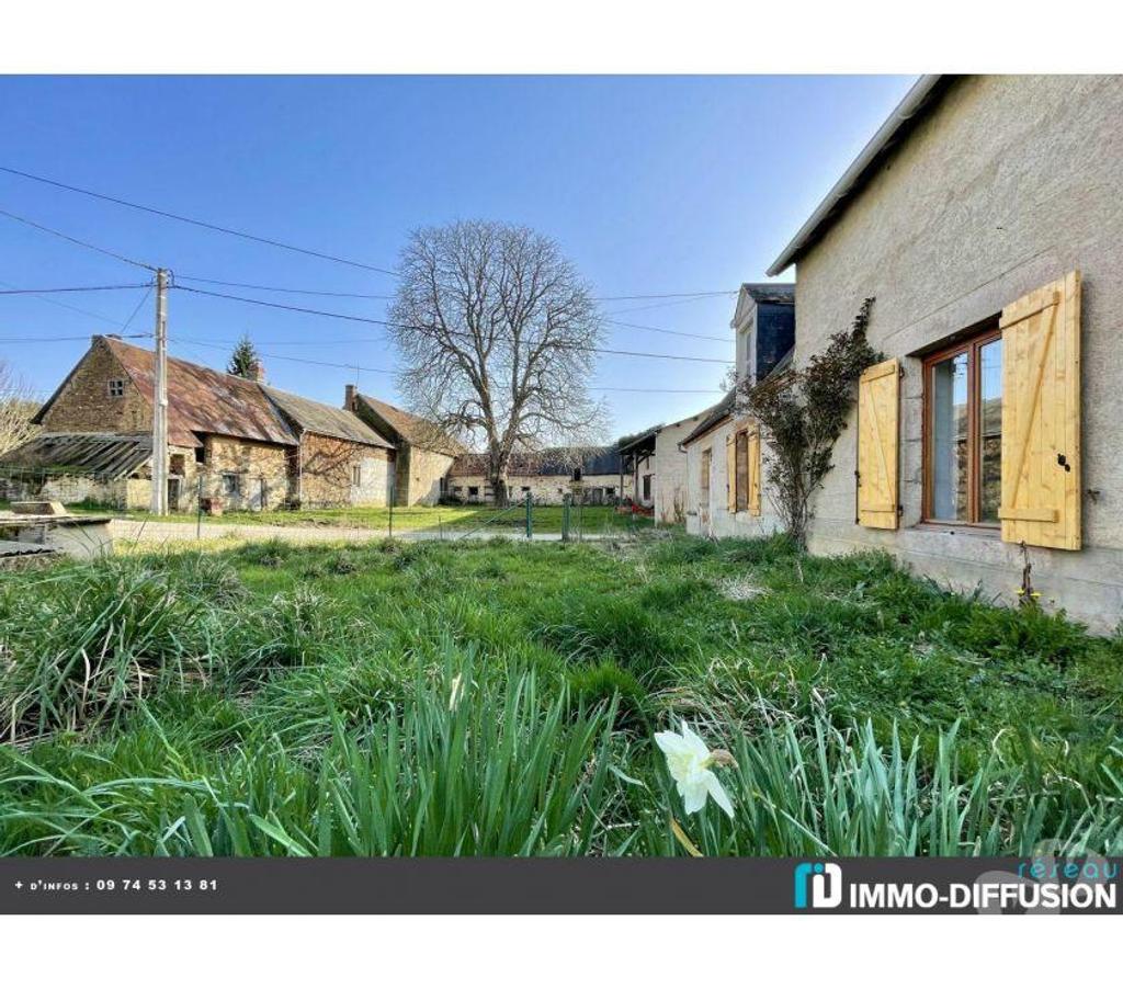 Maison de campagne avec dépendances et terrain clos à vendre à 15min de Boussac - Sud Berry. Ancien corps de ferme avec maison, écuries, grange, dépendance et hangar