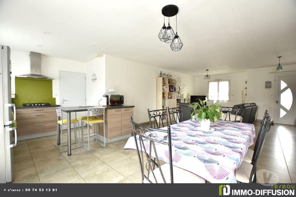 Maison de plain-pied de 93 m2 avec jardin et terrasse à 10 min de Cholet Est - 3 chambres, garage et dépendance - Proche commodités - 229 900€