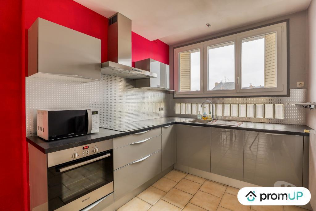 Appartement rénové avec vue imprenable au cœur de Tours - 68m², 2 chambres, garage et cave inclus