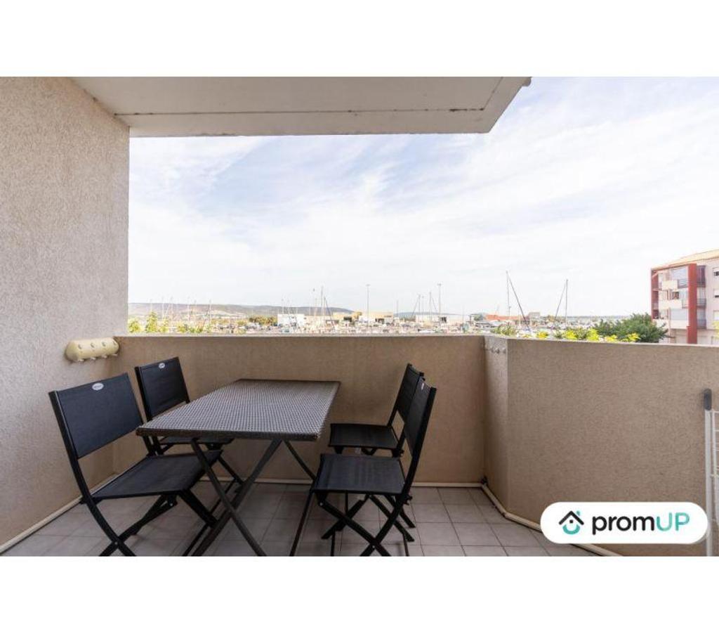 Opportunité unique à Frontignan : appartement spacieux et élégant avec vue sur la marina et parking gratuit !