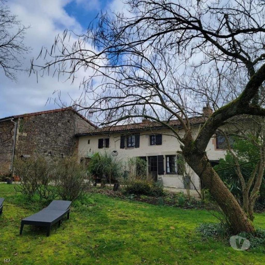 Jolie maison en pierres avec grand jardin Champagne Mouton 16350