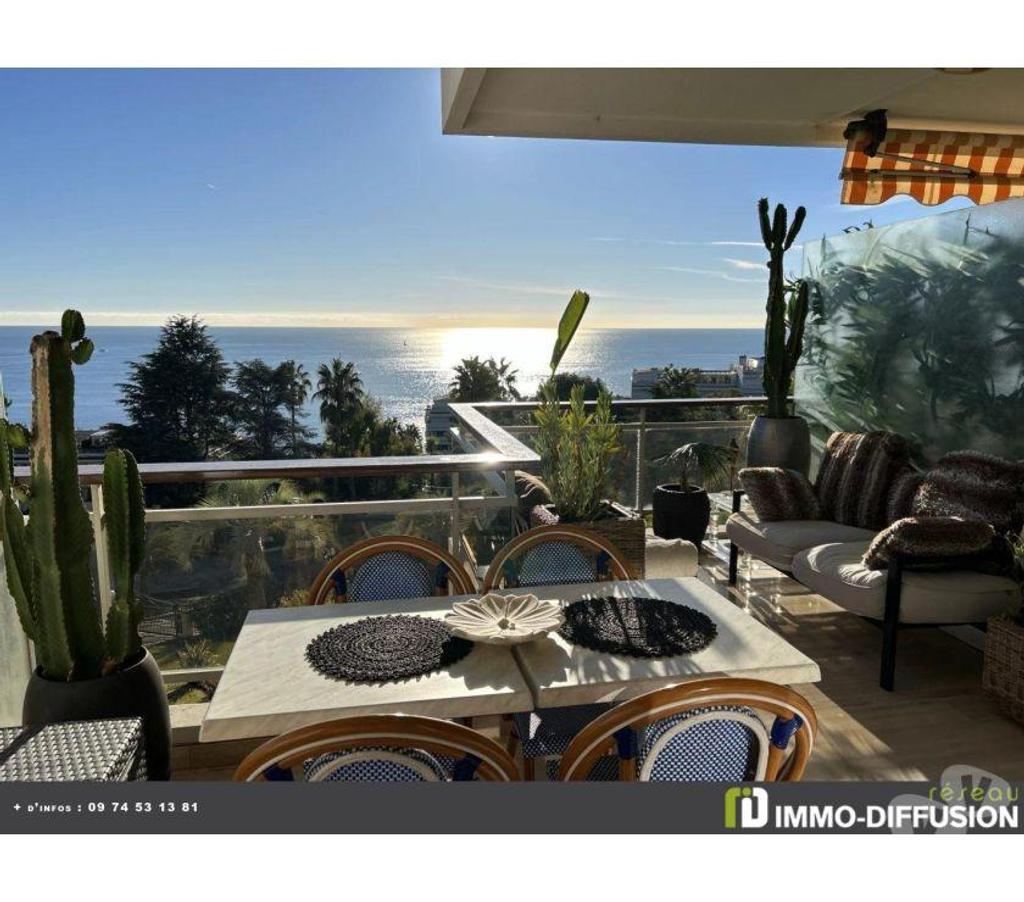 Appartement 3 pièces rénové avec terrasse et vue mer à Super Cannes