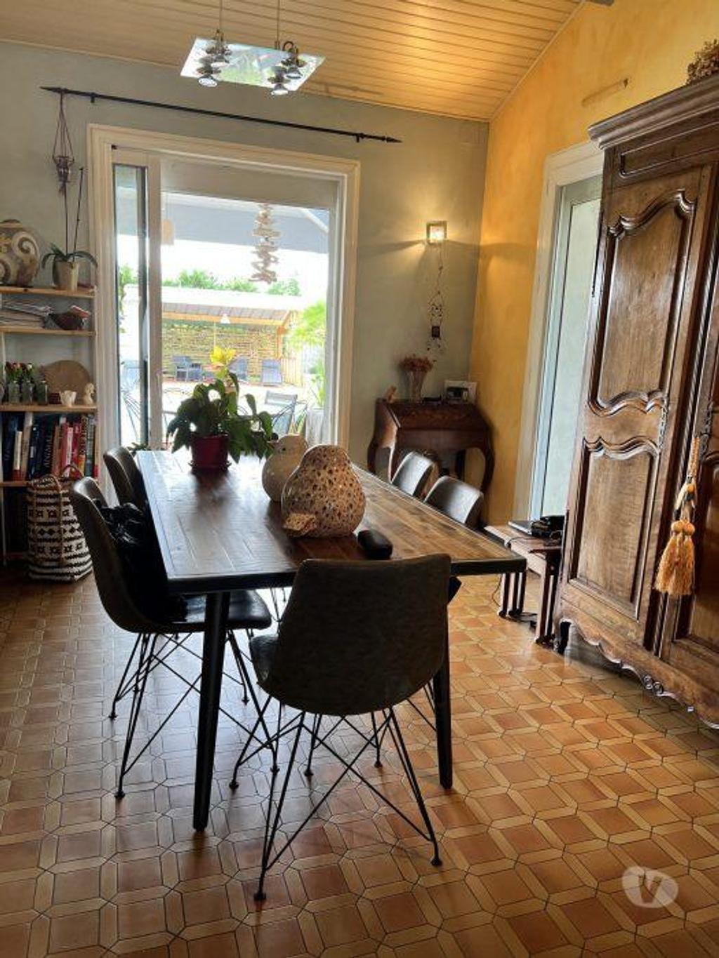 Maison de famille avec piscine proche commodités à Mirande - 5 chambres, jardin clôturé, cuisine moderne et séjour lumineux - 11 x 5 piscine chauffée et double garage -