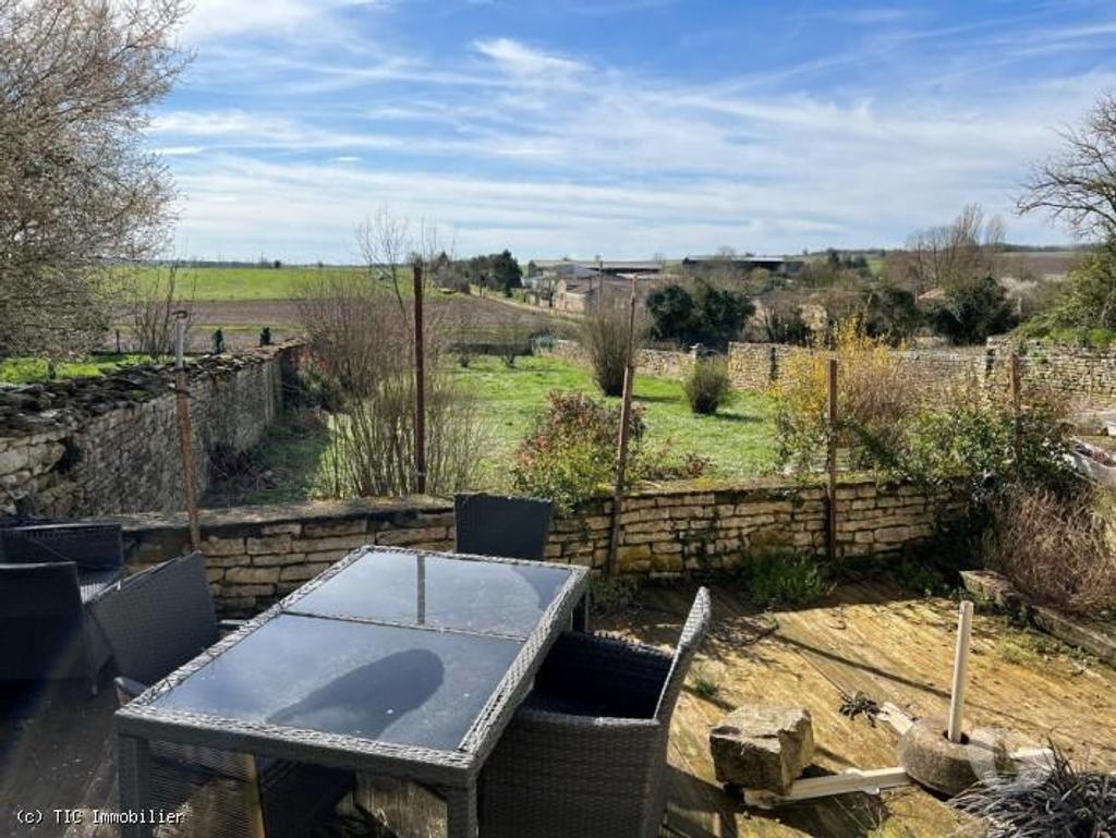 Charmante maison de village avec 4 chambres, dépendances et beau terrain à Mansle (16230) - R6940
