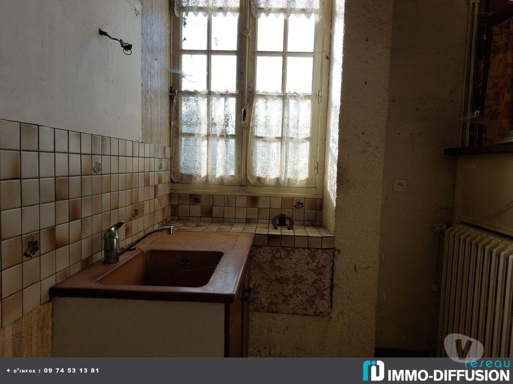 Maison de ville à rénover au coeur de Bétête - 3 chambres et combles aménageables - Proche de Boussac - Référence : VIV137393