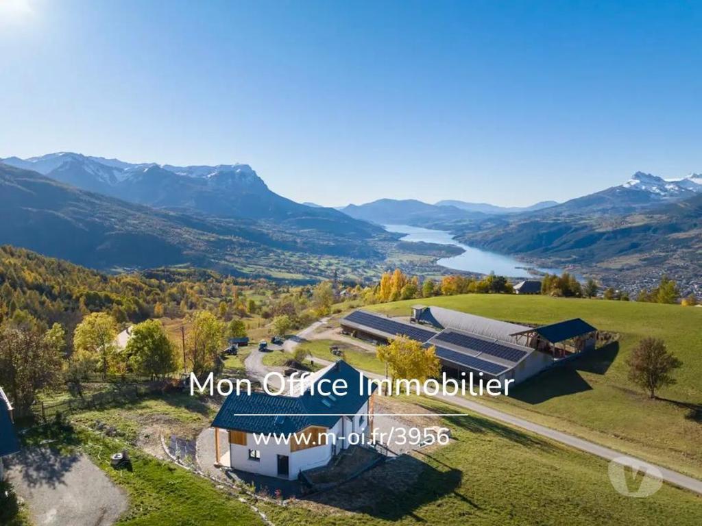 Chalet de haut standing 240m² à Saint-Sauveur avec vue panoramique sur le lac - Référence 3962-MBE