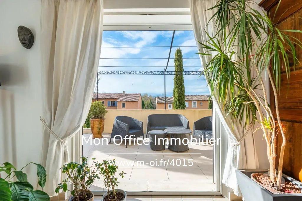 Maison familiale de 125m2 avec terrasse spacieuse à Aix-en-Provence (13090) - Mon Office Immobilier